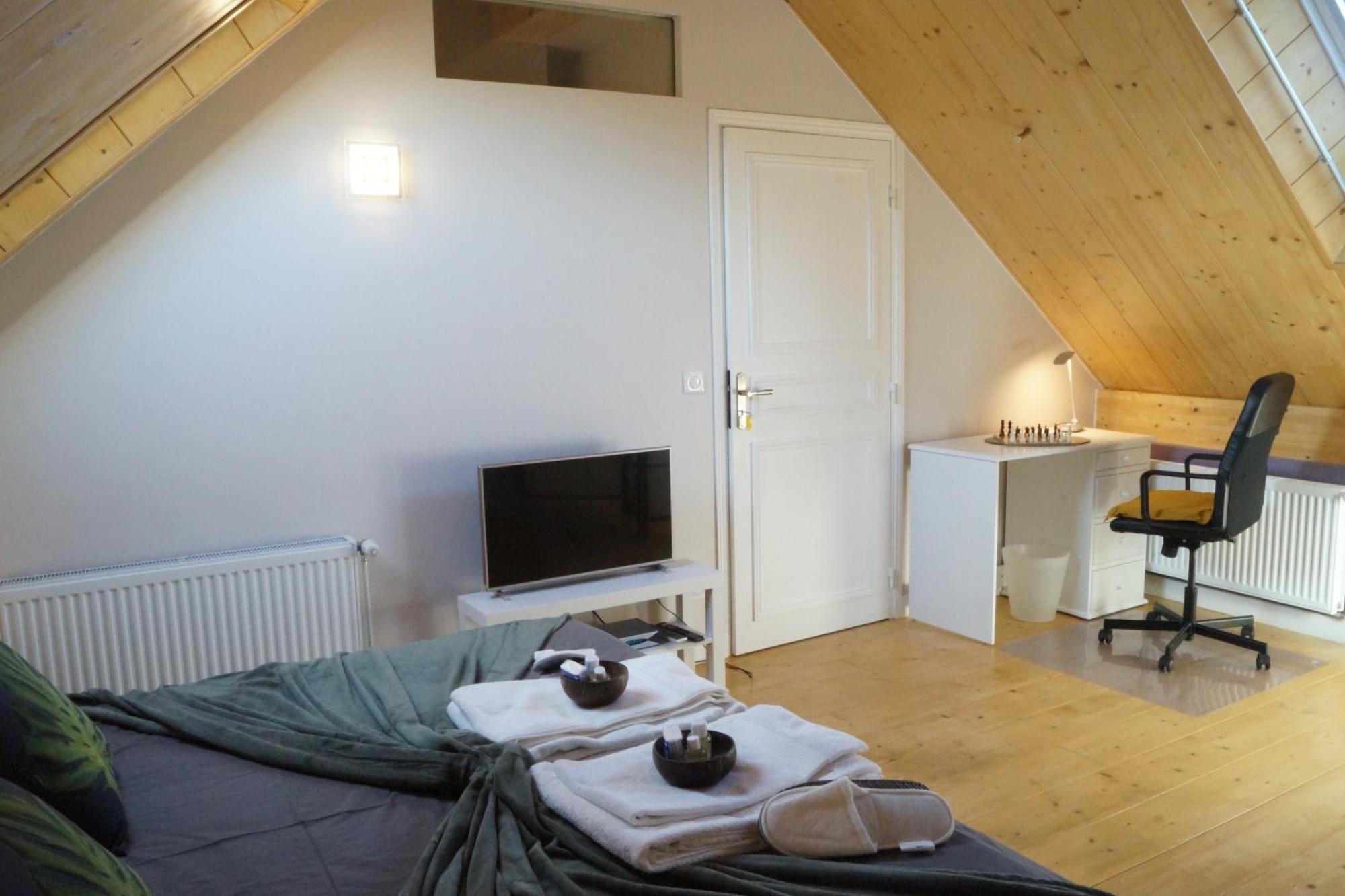 Chalet Like Upstairs Private Suite Etiolles Exterior photo